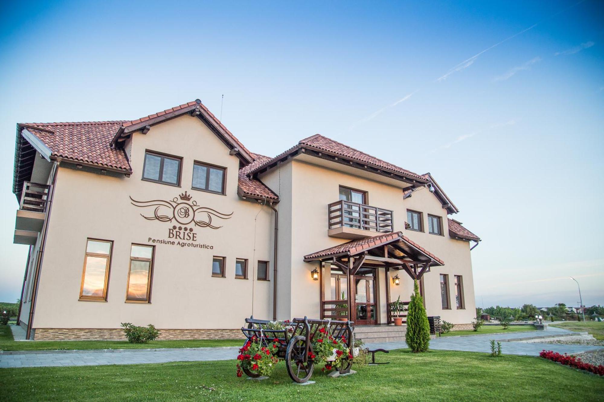 Pensiunea Brise Mediesu Aurit Exterior foto